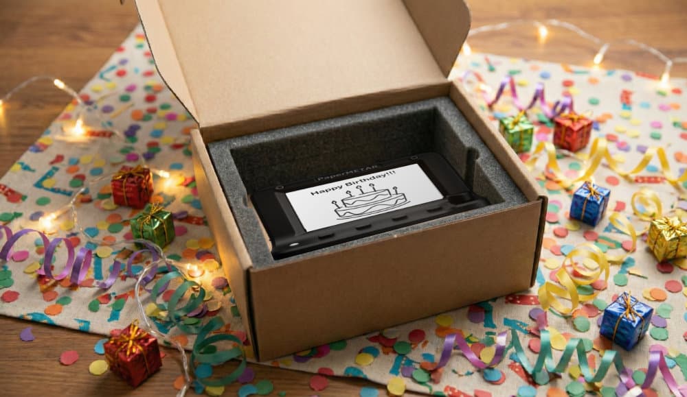 PaperMETAR in a gift box with festive decorations